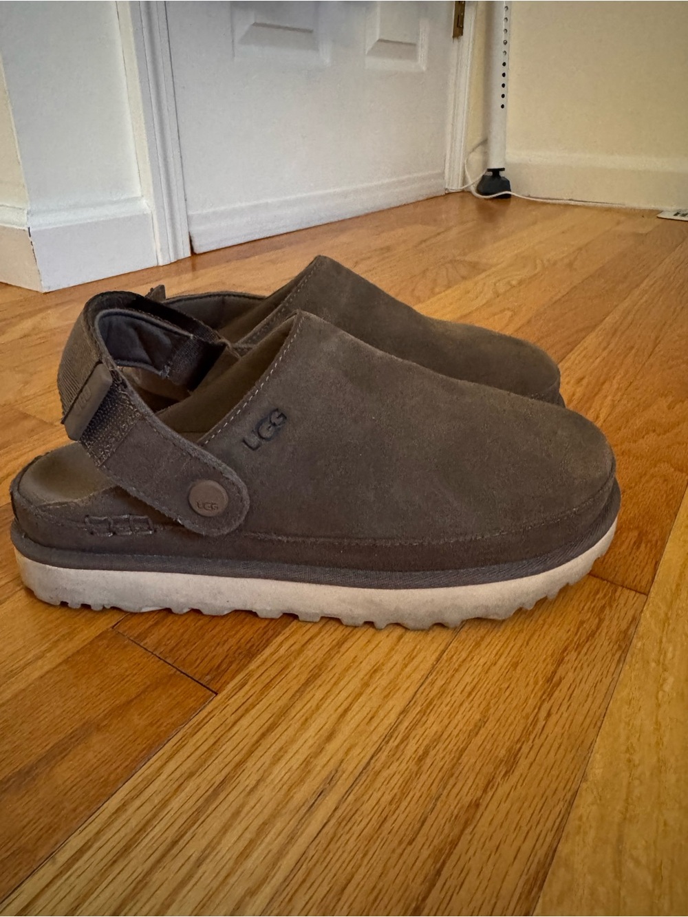 GUC UGG GOLDENSTAR CLOGS size 7.5